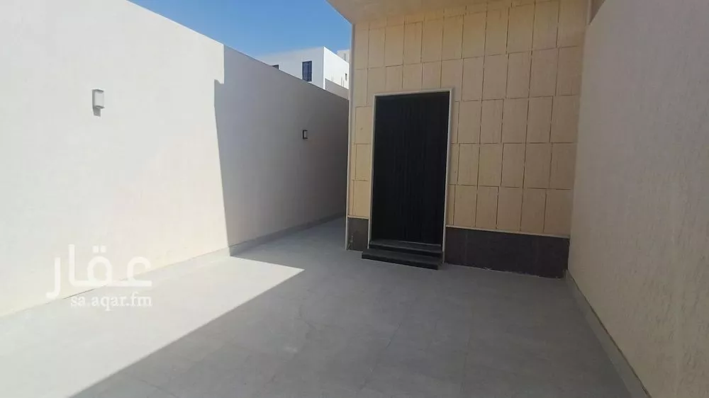 فيلا 4 غرف في الجنادرية 10