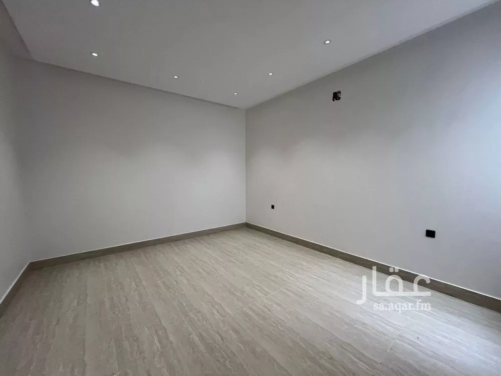 5 bedroom villa in Okaz 7
