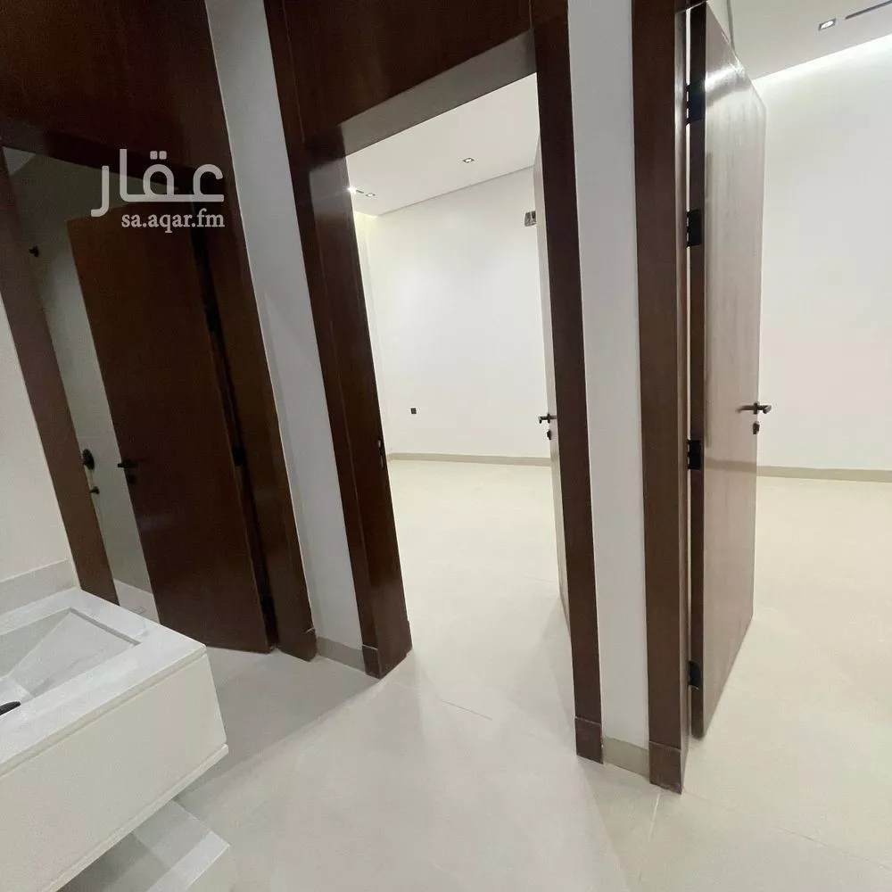 فيلا 7 غرف في الرمال 9