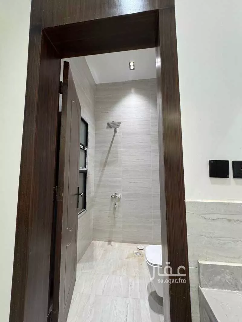 8 bedroom villa in Dirab 9