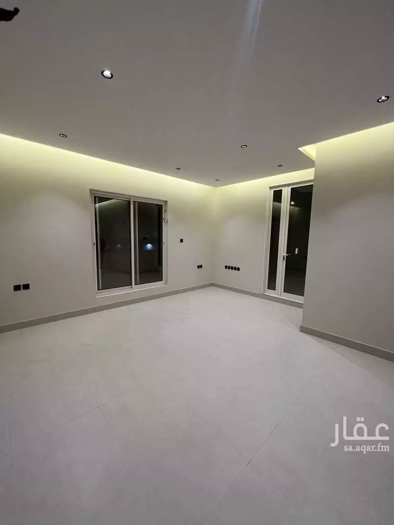 فيلا 4 غرف في العارض 8