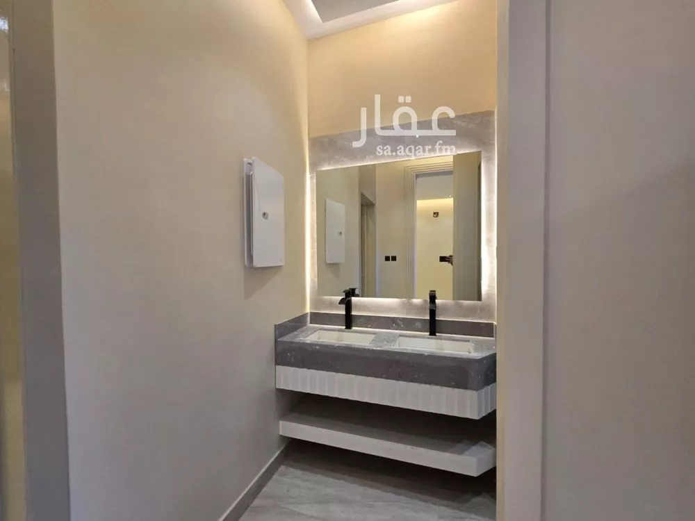 6 bedroom villa in Al Uraija Al Gharbiyah, Riyadh 12