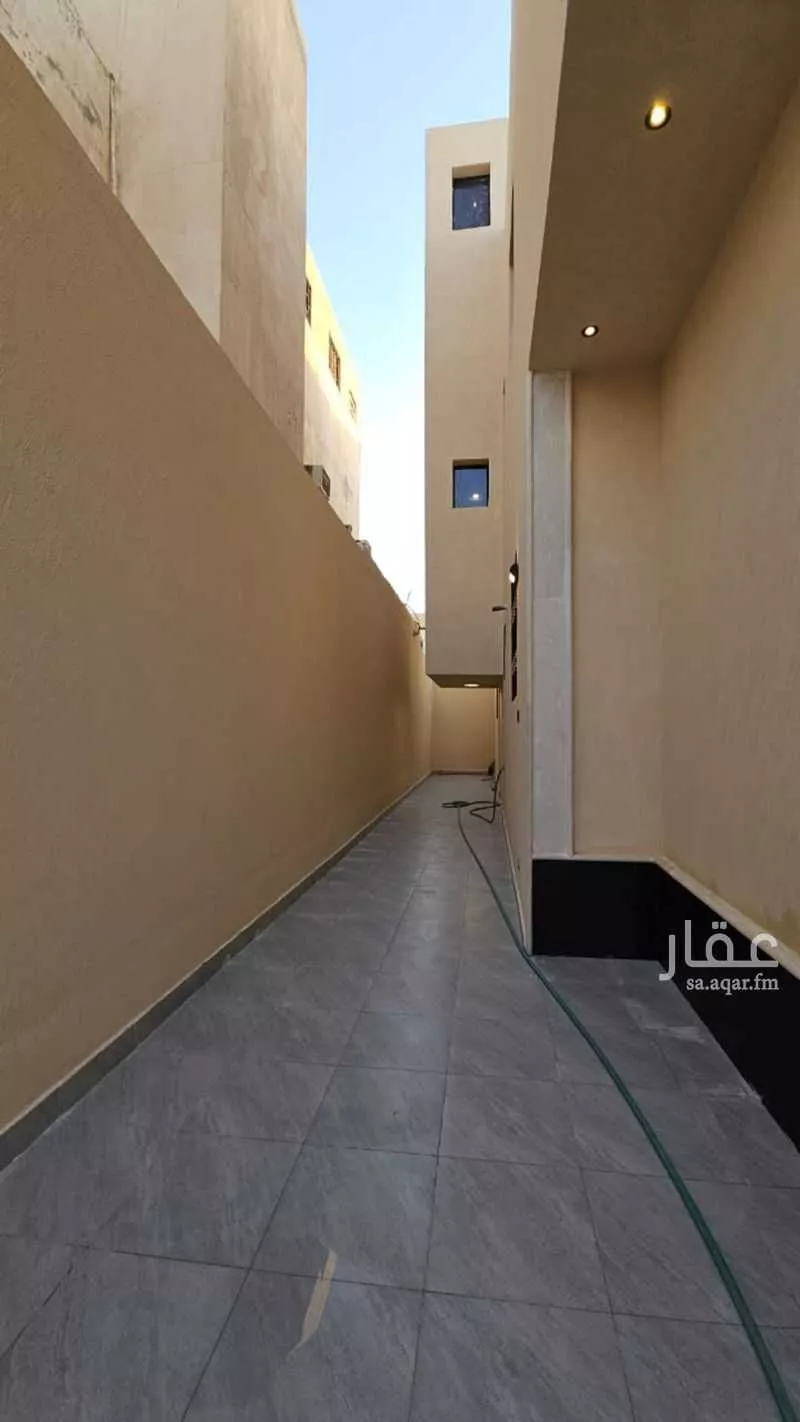 فيلا 6 غرف في العريجاء الغربية 10