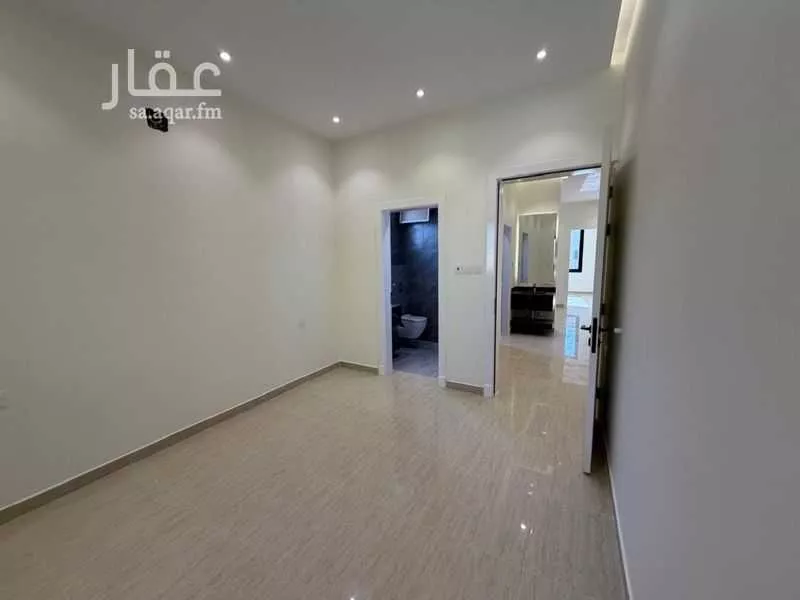 8 bedroom villa in Al Zahrah, Riyadh 8