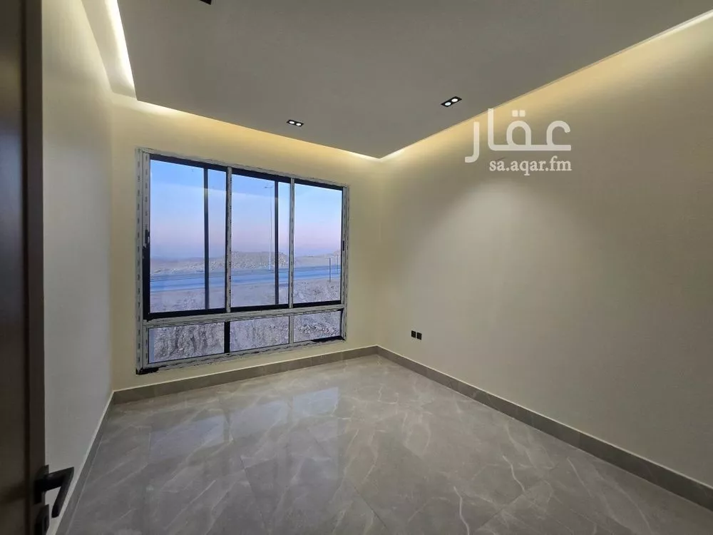 5 bedroom villa in Dhahrat Laban 9