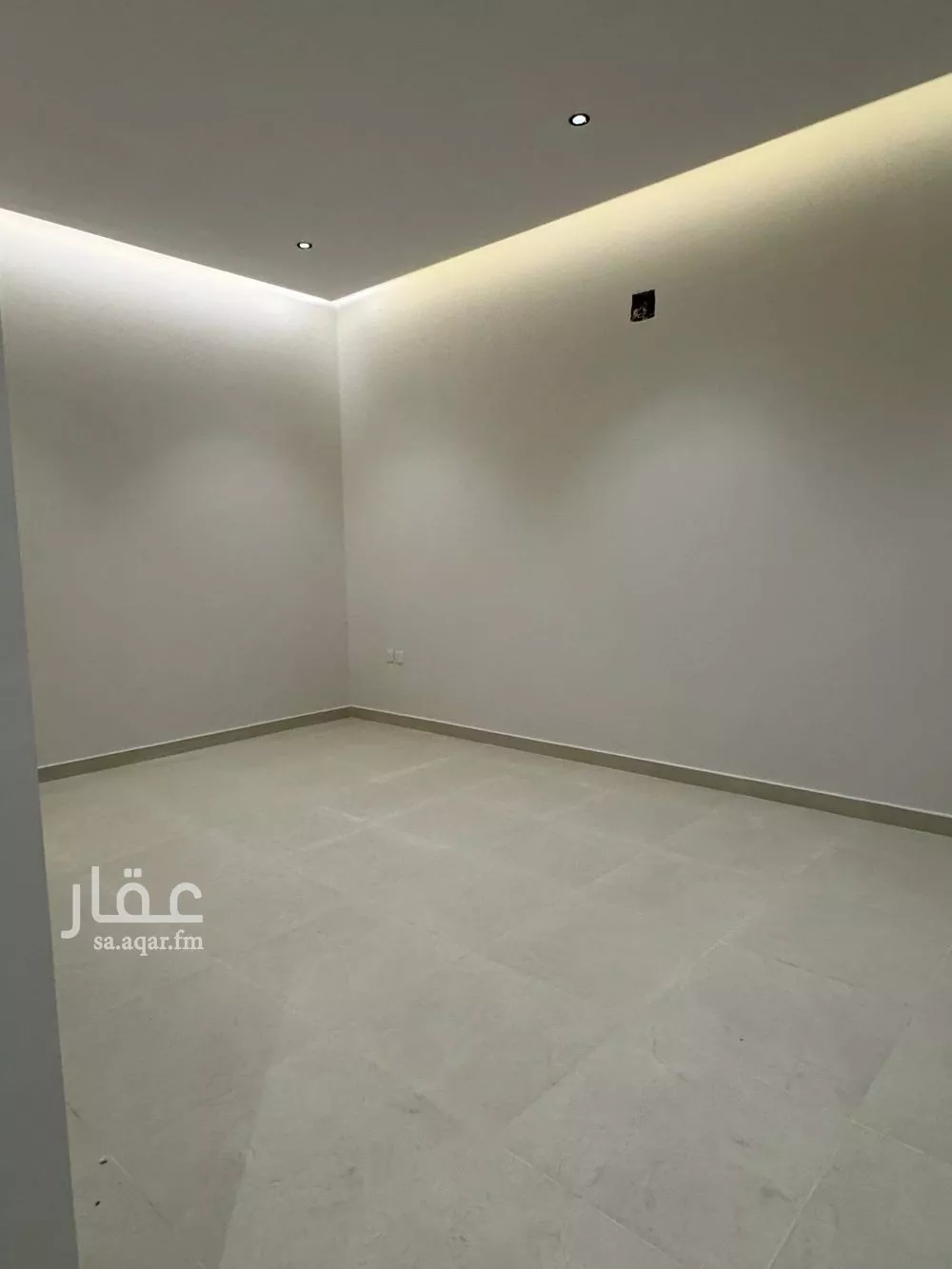 فيلا 7 غرف في عكاظ 23