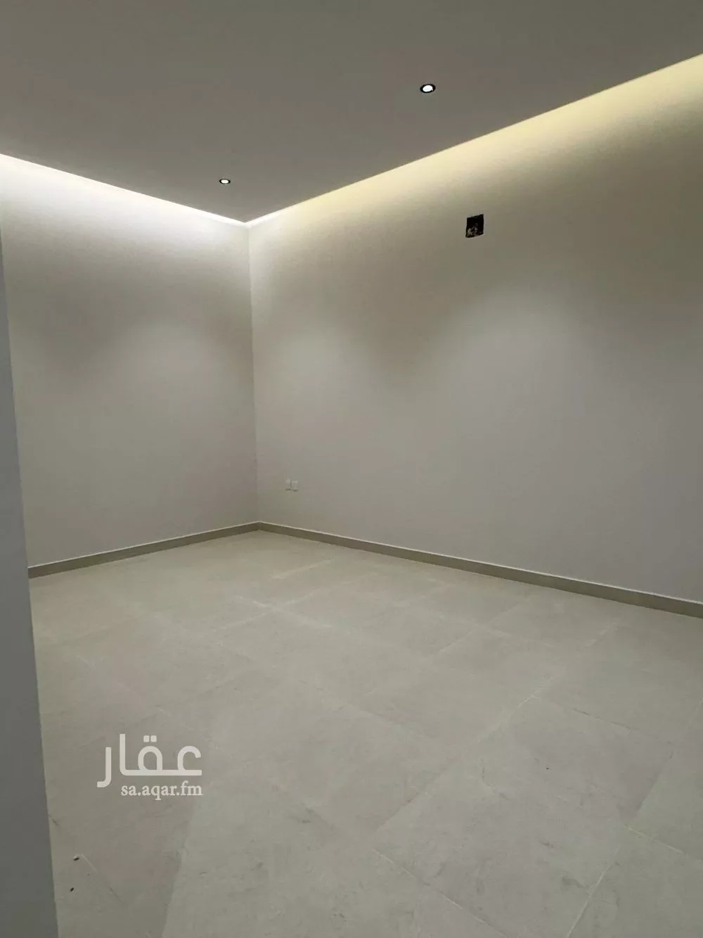 فيلا 7 غرف في عكاظ 25
