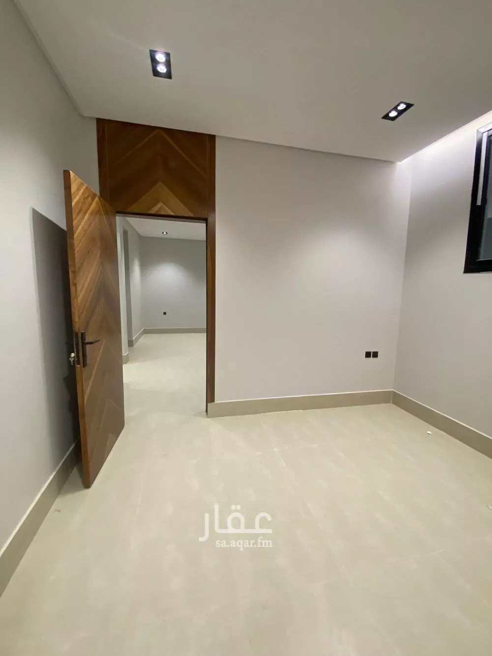 فيلا 5 غرف في عكاظ 7