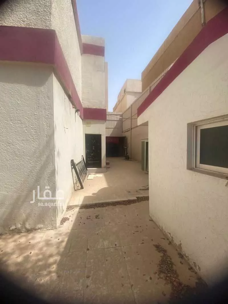 4 bedroom villa in Al Malaz 5
