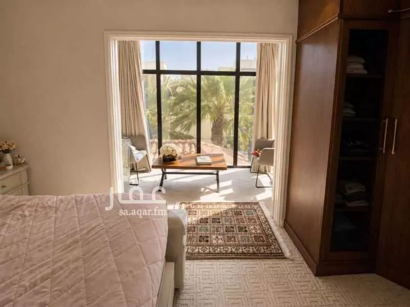 5 bedroom villa in Irqah 8