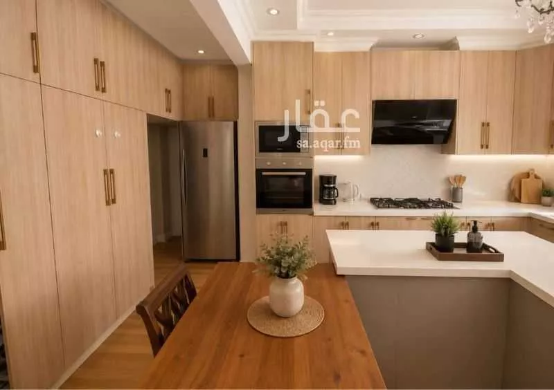 5 bedroom villa in Irqah 3