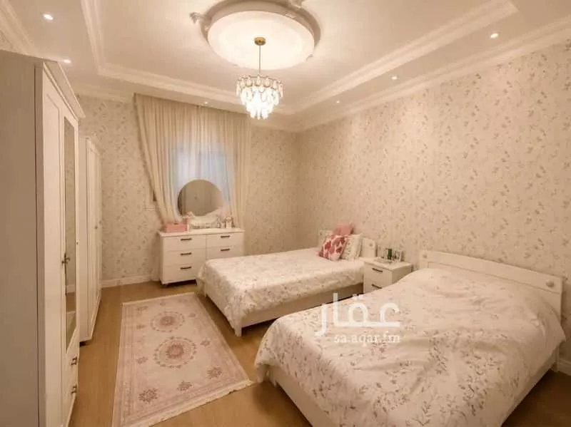 5 bedroom villa in Irqah 5