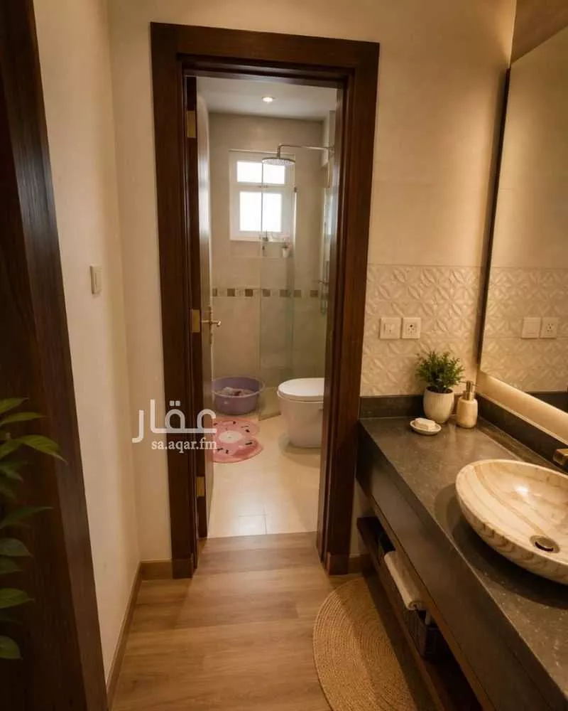 5 bedroom villa in Irqah 9