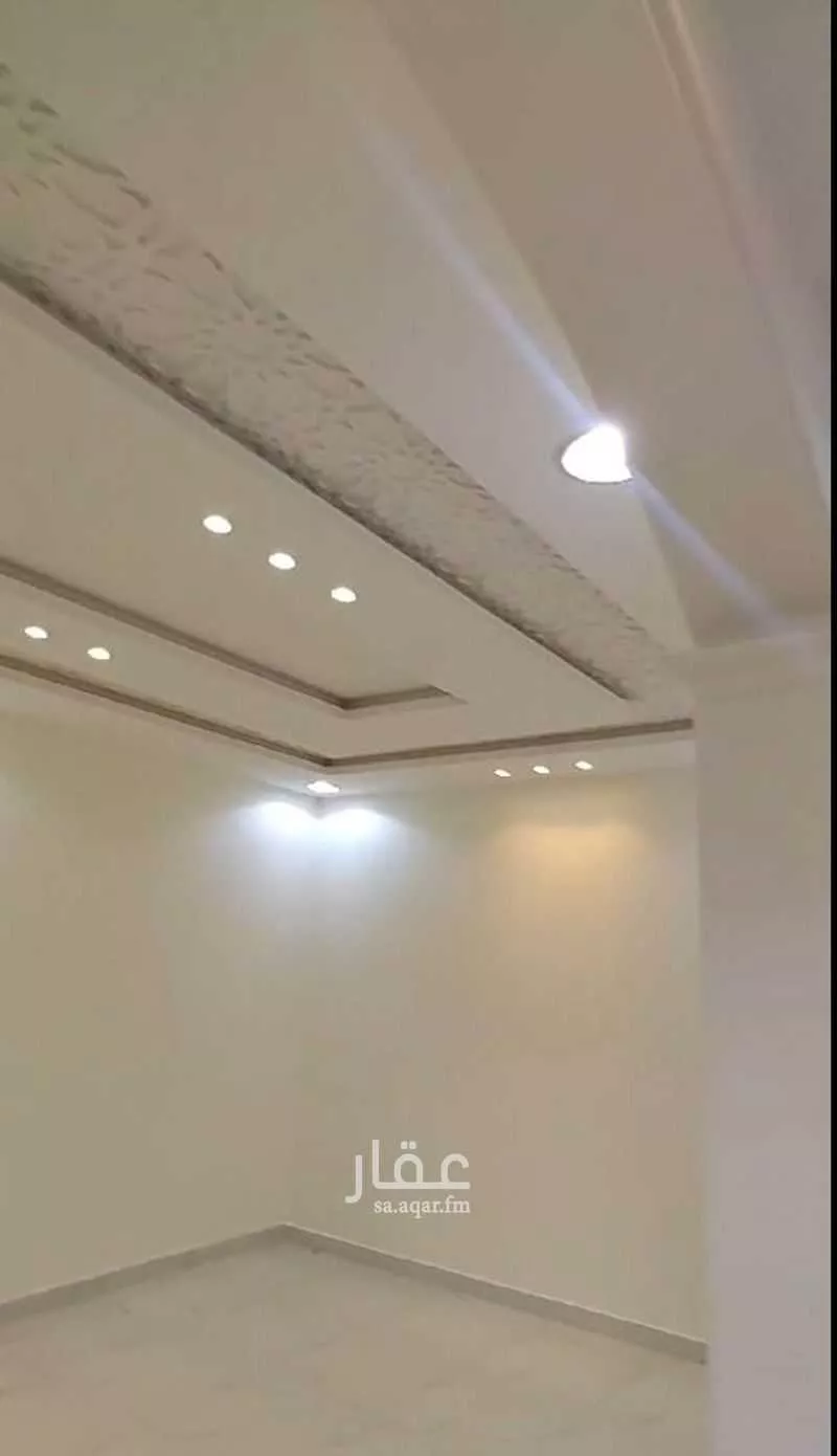 فيلا 5 غرف في عكاظ 7