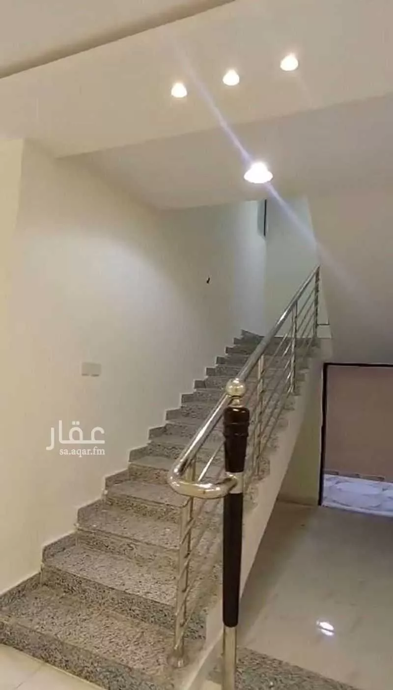 فيلا 5 غرف في عكاظ 9