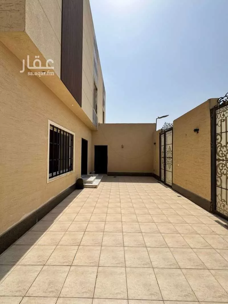 5 bedroom villa in Al Aridh 3