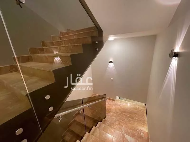 6 bedroom villa in Al Rabwa 9