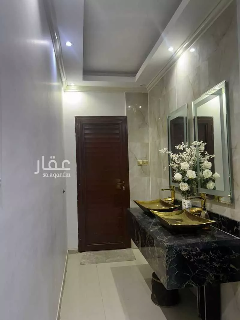 5 bedroom villa in Al Janadriyah 5