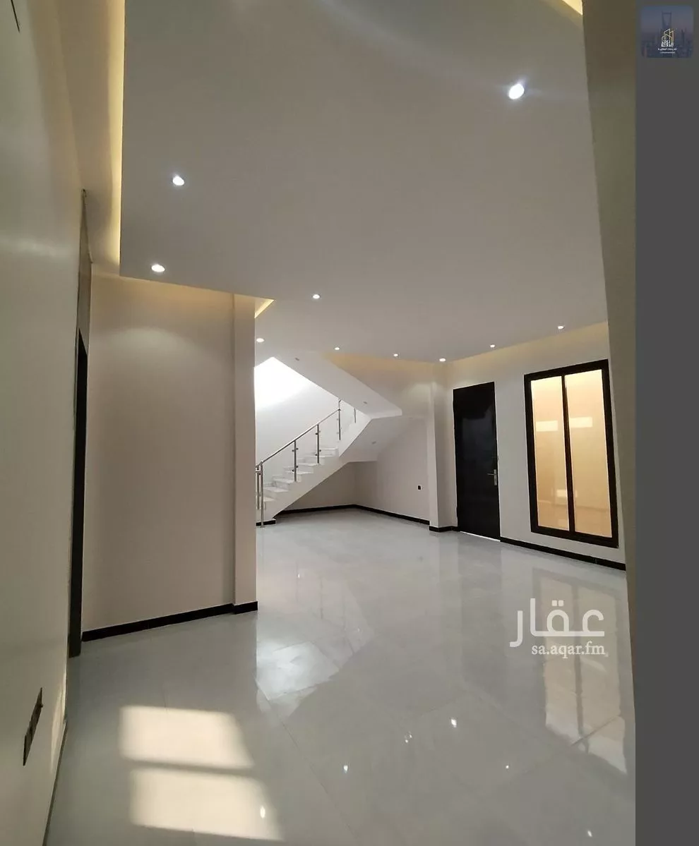 6 bedroom duplex in Al Janadriyah 9