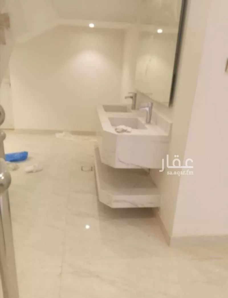 فيلا 4 غرف في العارض 18
