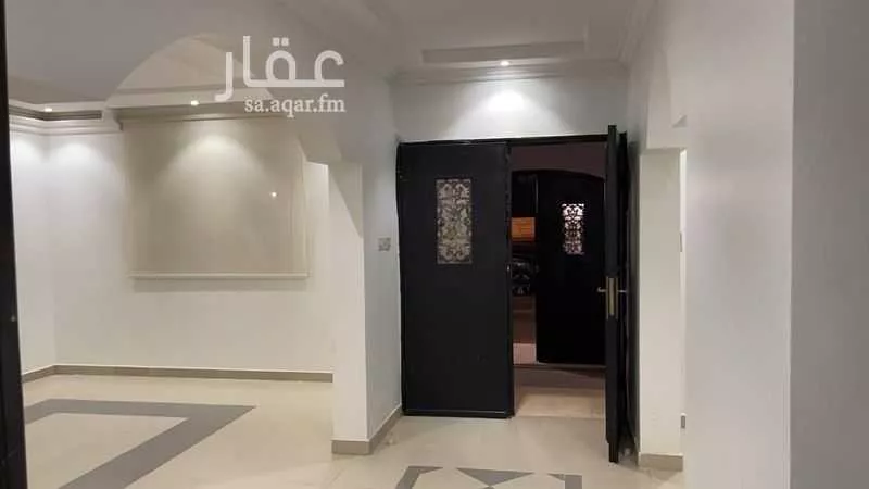 فيلا 8 غرف في الملقا 6