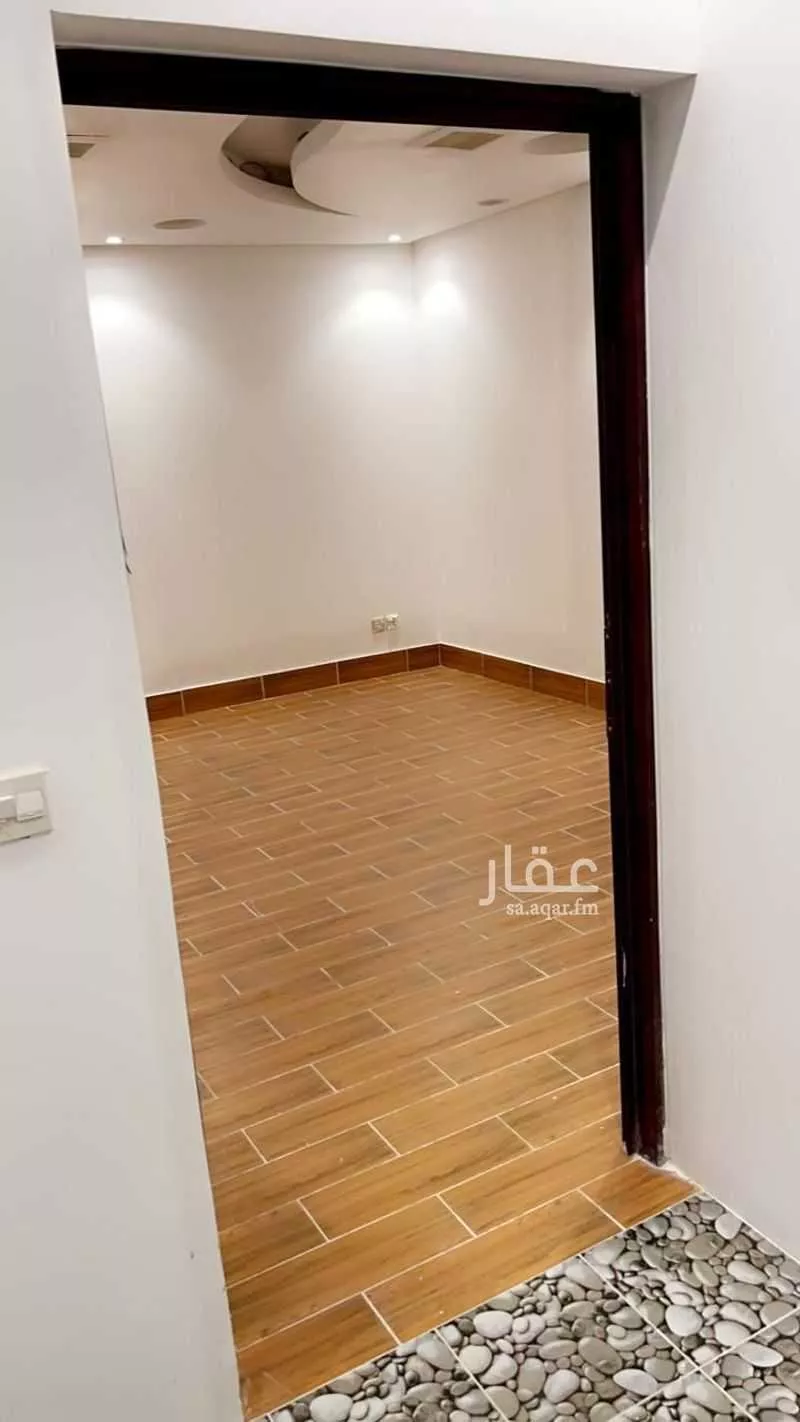 فيلا 8 غرف في الملقا 10
