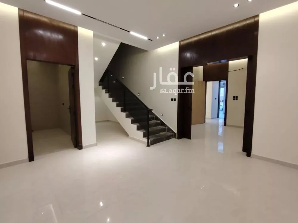 فيلا 6 غرف في عكاظ 11