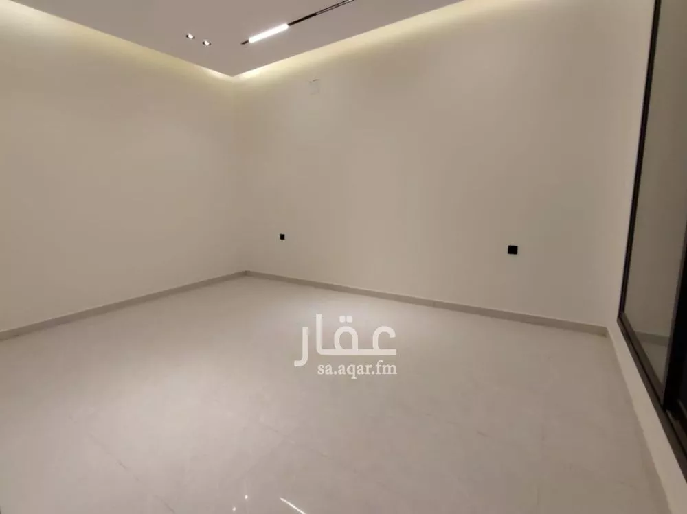 فيلا 6 غرف في عكاظ 12