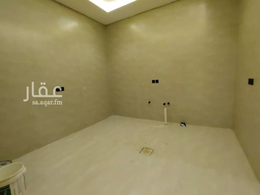 فيلا 6 غرف في عكاظ 17