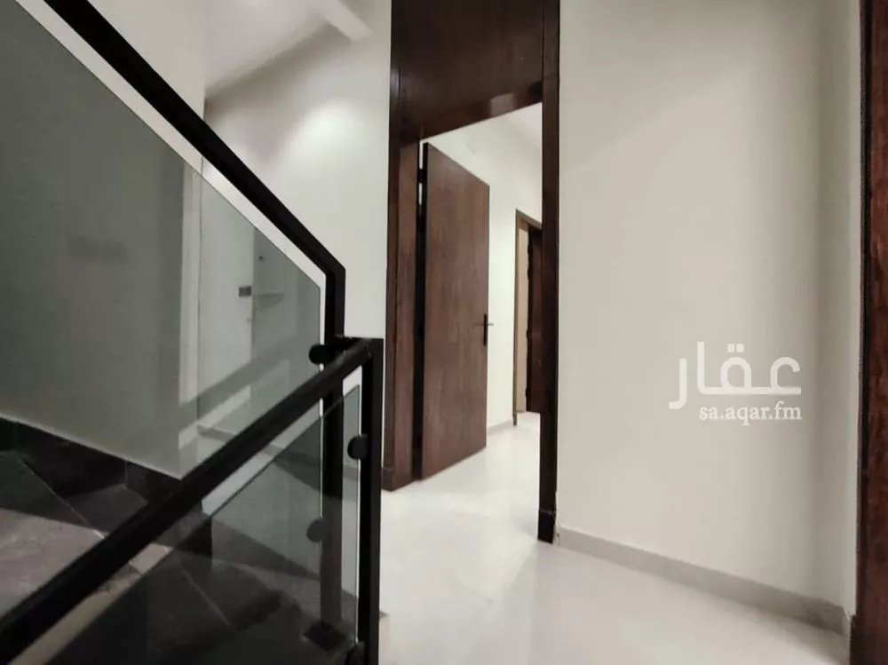 فيلا 6 غرف في عكاظ 18