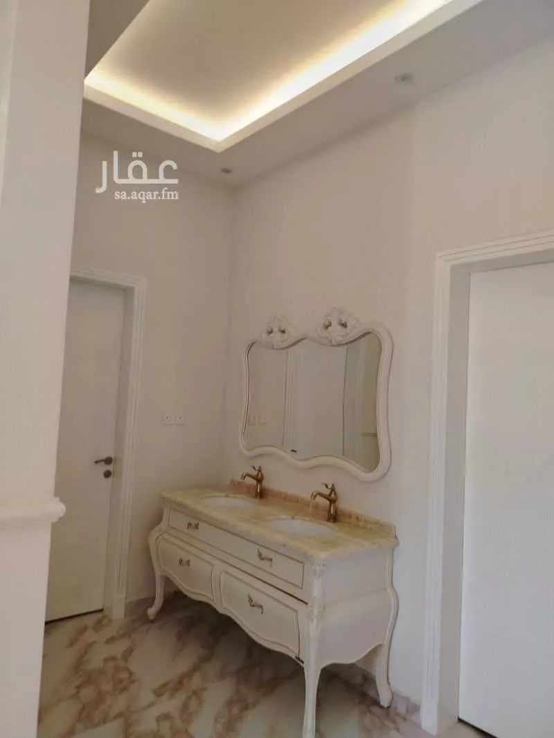 فيلا 7 غرف في العارض 18