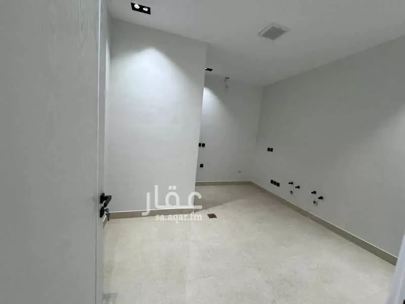 4 bedroom villa in Al Zahrah 2