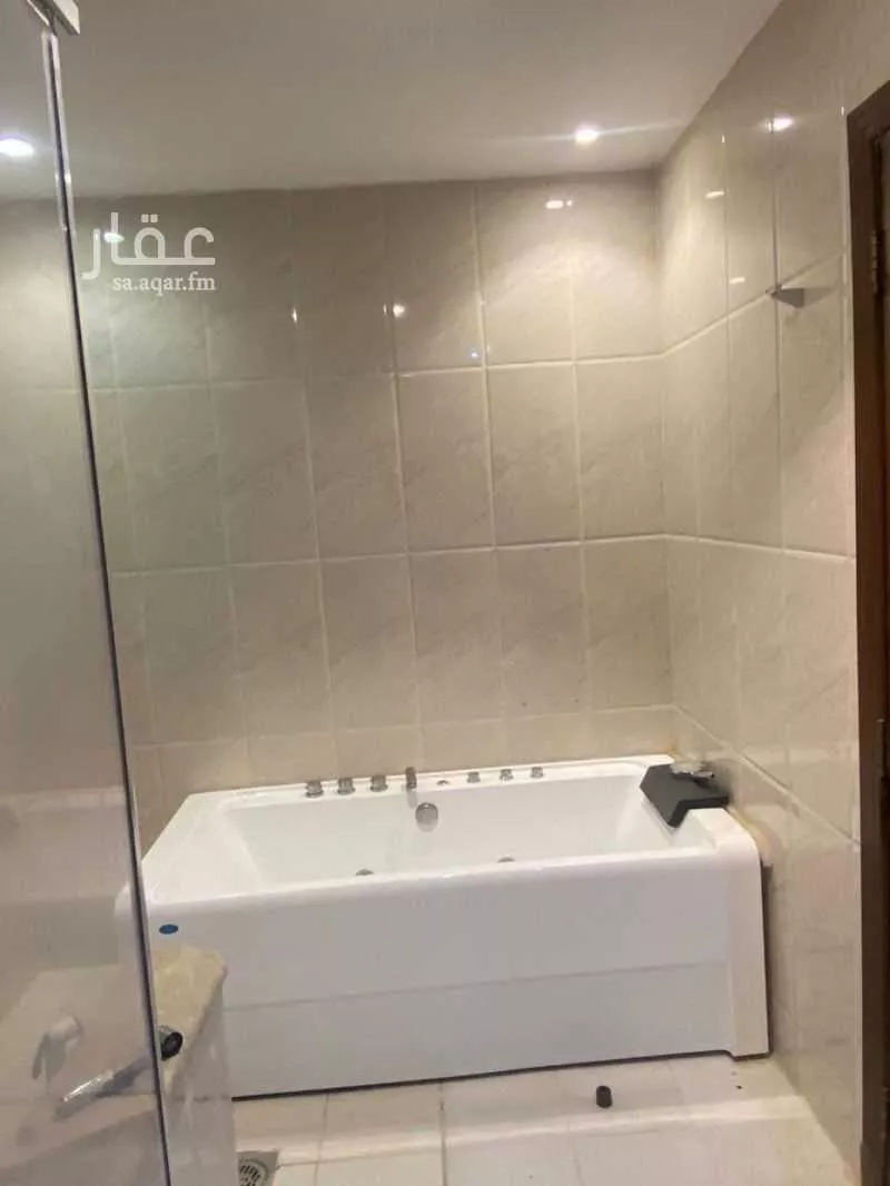 5 bedroom villa in King Abdul Aziz 6