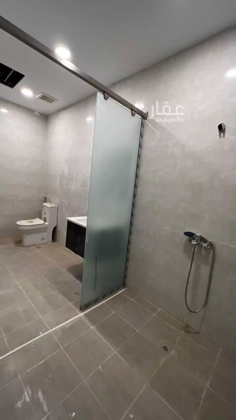 6 bedroom villa in Al Janadriyah 11