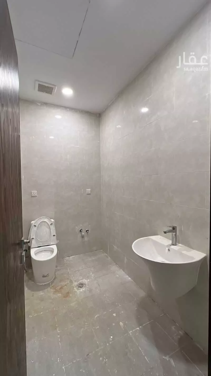 6 bedroom villa in Al Janadriyah 5