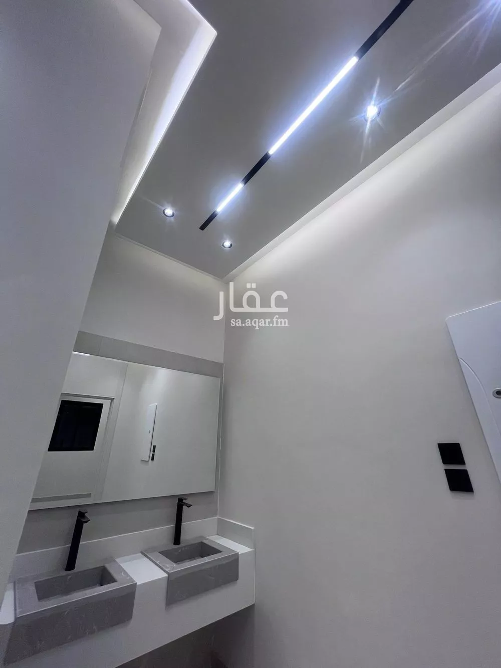 فيلا 5 غرف في الشرق 6