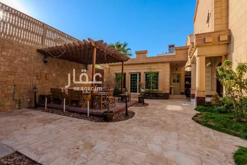 8 bedroom villa in Al Yarmouk 3