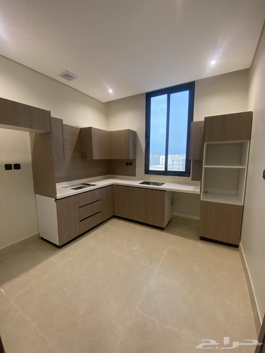 3 bedroom apartment in Al Hamra 8