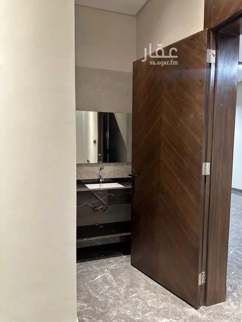 فيلا 6 غرف في عكاظ 18