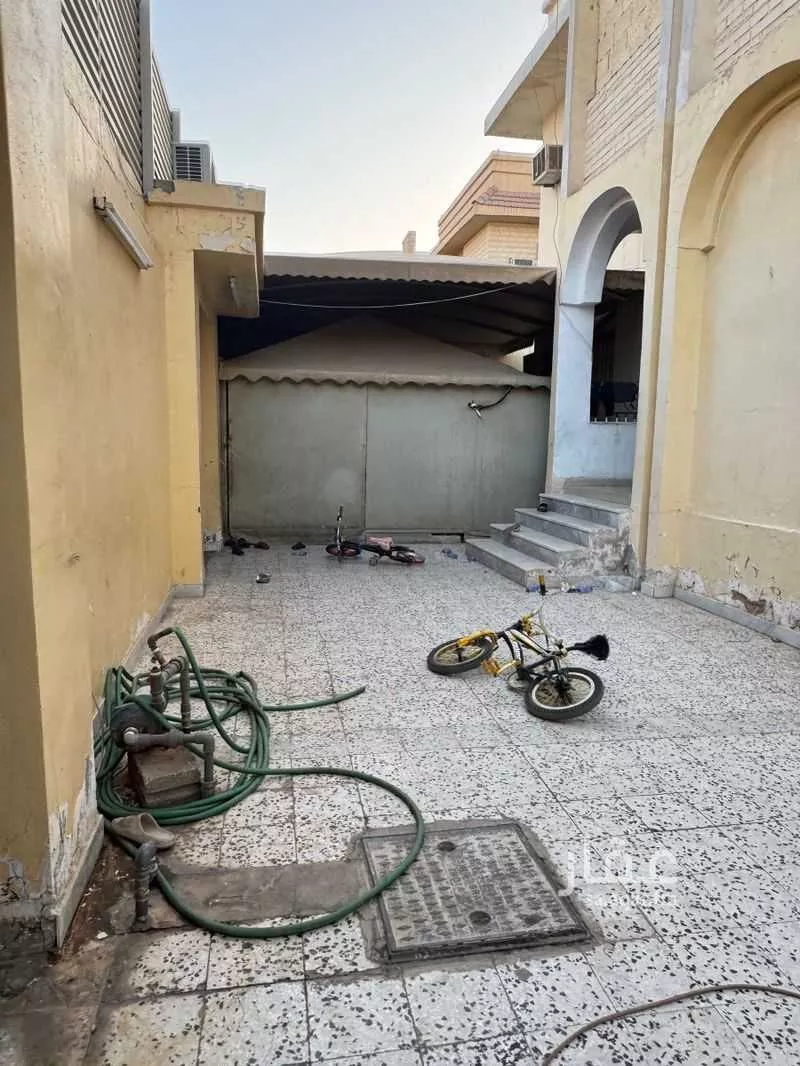 10 bedroom villa in Al Khalidiyyah 3