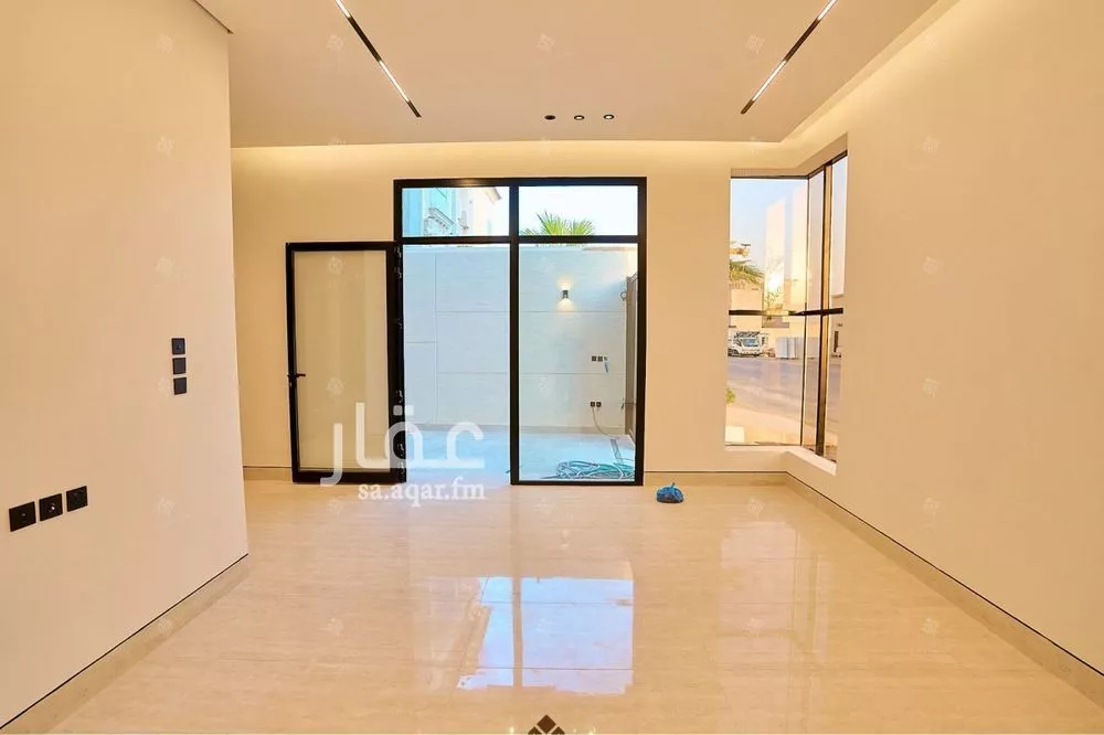 5 bedroom villa in Al Mahdiyyah 11