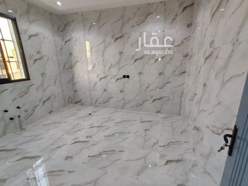 فيلا 5 غرف في بدر 10