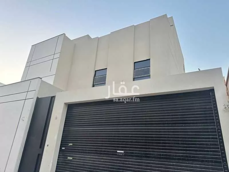 6 bedroom villa in Al Rabwa 18