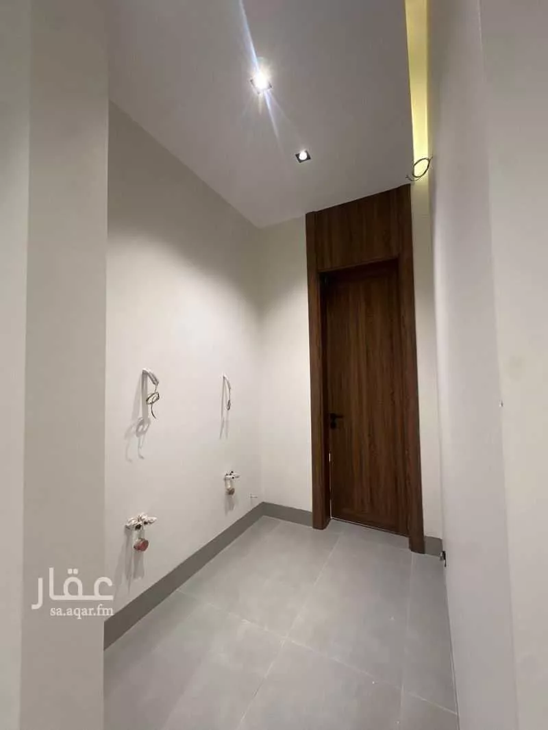 6 bedroom villa in Al Rabwa 5