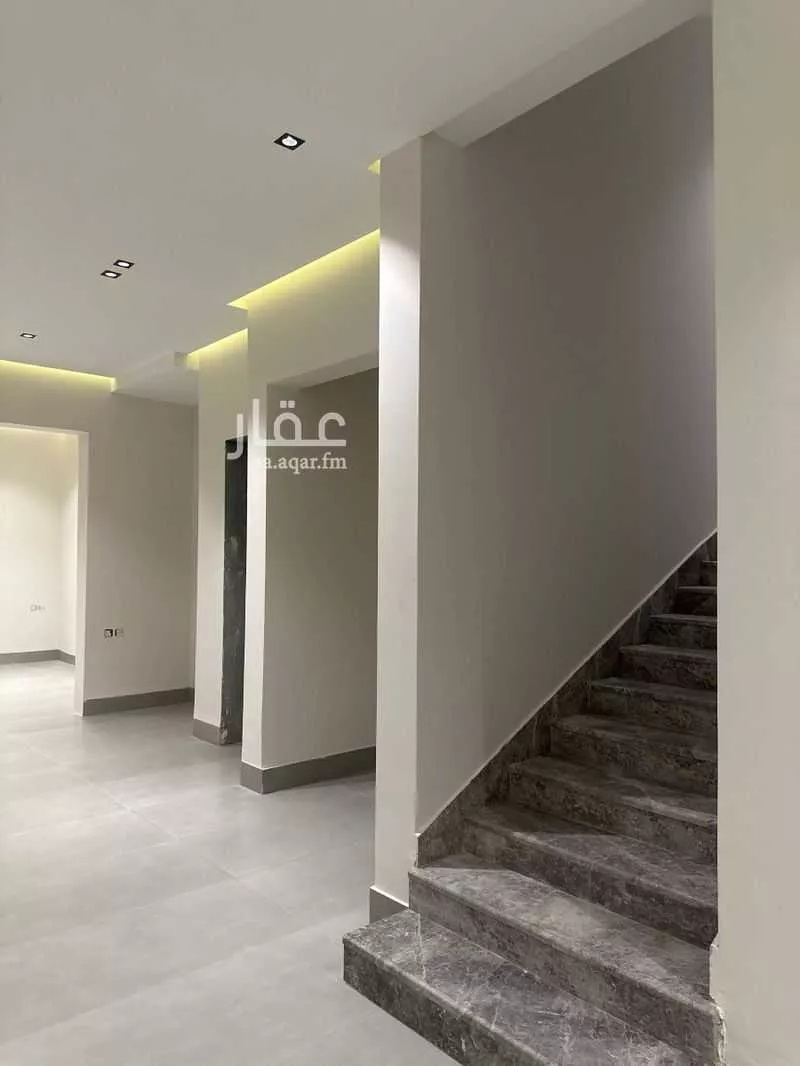 6 bedroom villa in Al Rabwa 7