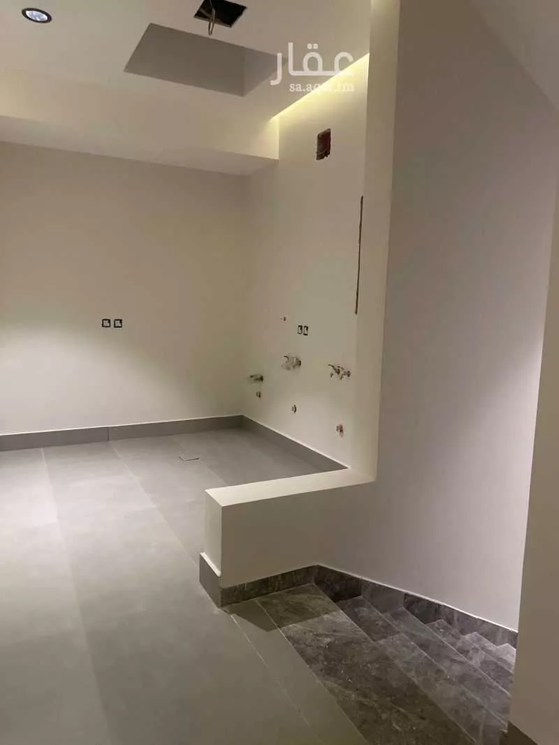 6 bedroom villa in Al Rabwa 8