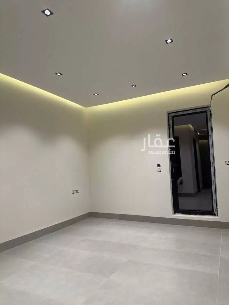 6 bedroom villa in Al Rabwa 9