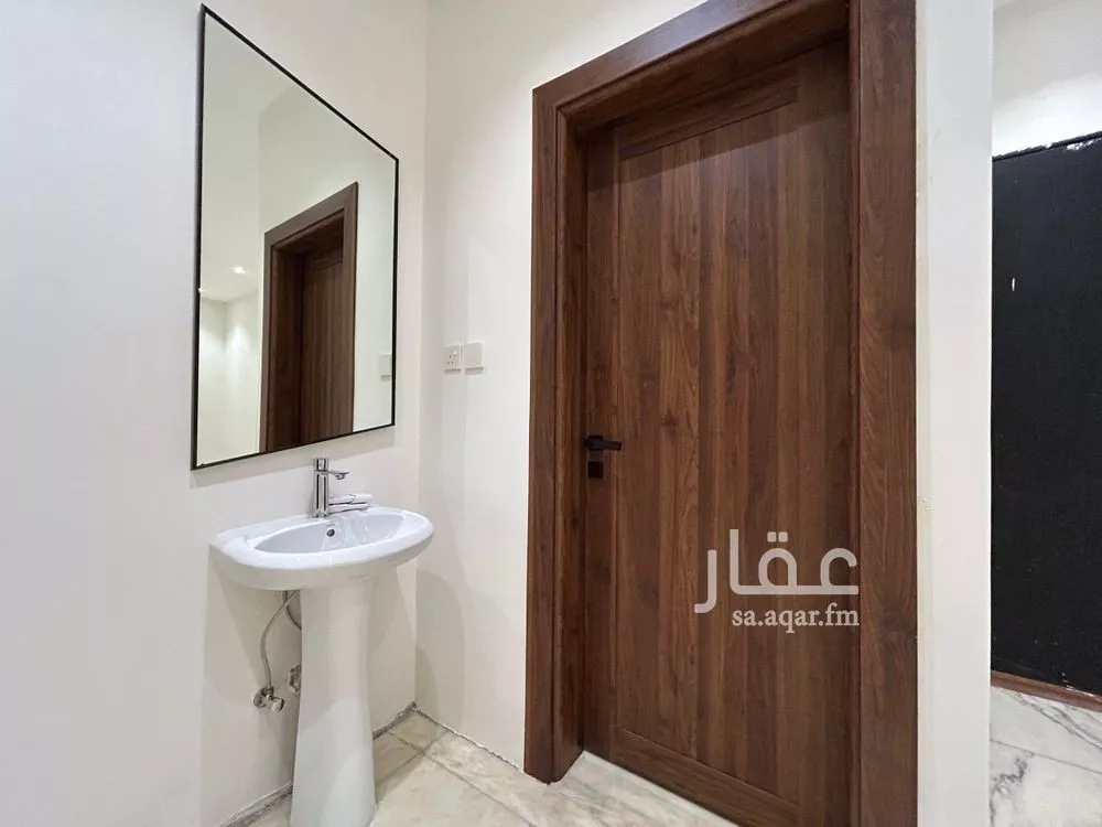 فيلا 5 غرف في الملقا 4