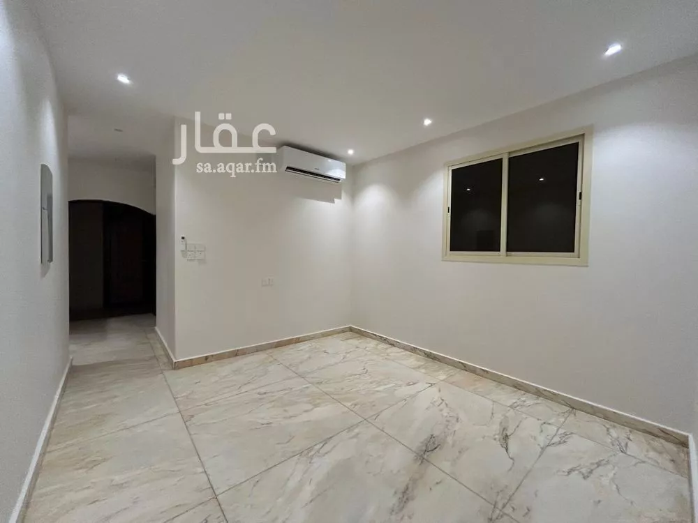 فيلا 5 غرف في الملقا 8