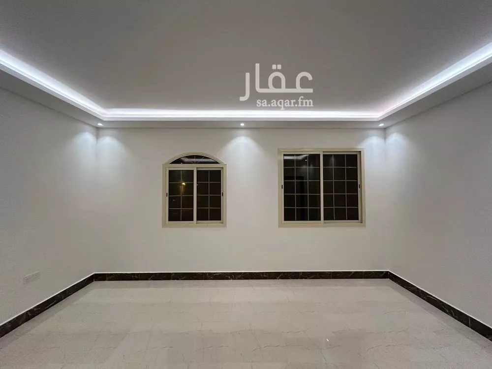 فيلا 5 غرف في الملقا 10